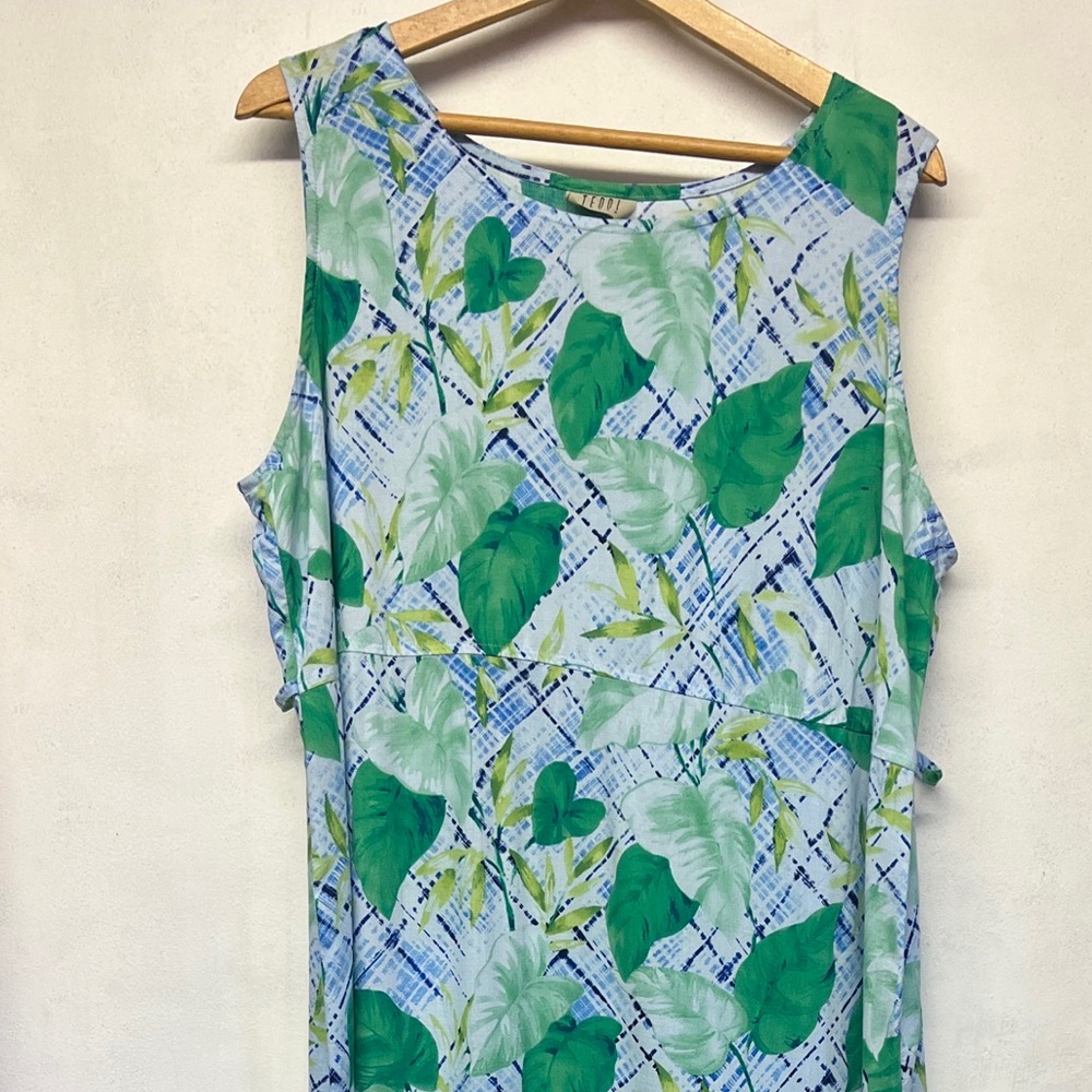 Woman’s size 2X Teddi Woman sleeveless long leaf print dress